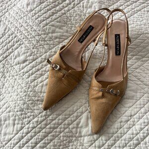 Albert Nipon vintage suede beige slingback pointed kitten heels 90s Y2K 9M